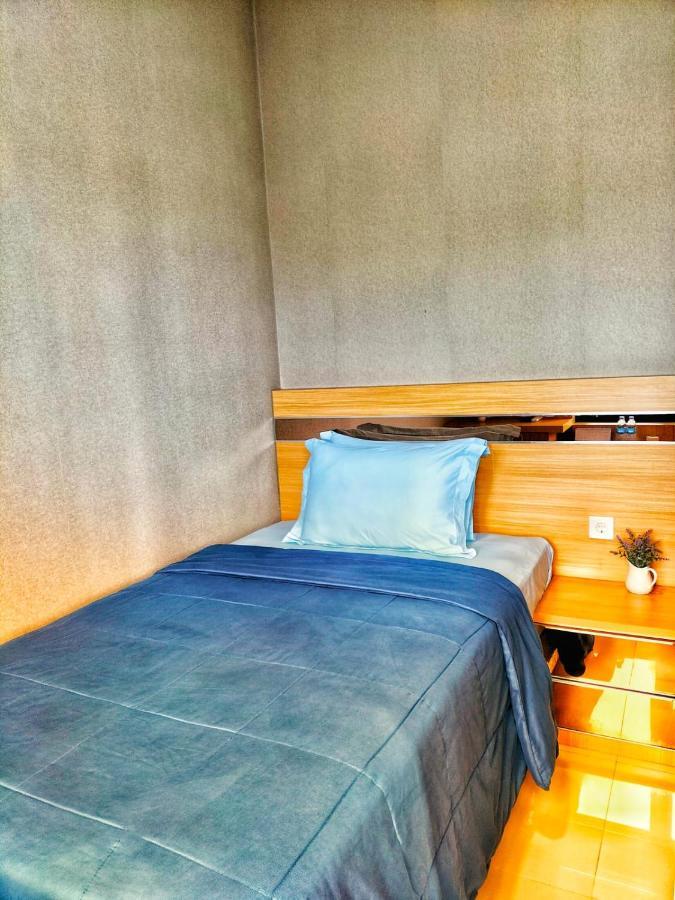Cozy Residence Tomang Джакарта Экстерьер фото